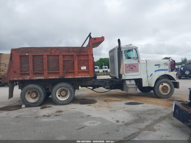 Freightliner Conventional Fld120