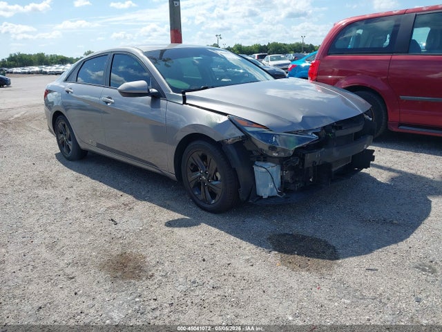 Salvage Hyundai ELANTRA Image