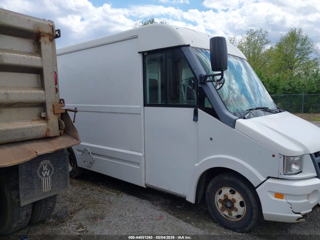 Isuzu Commercial Van