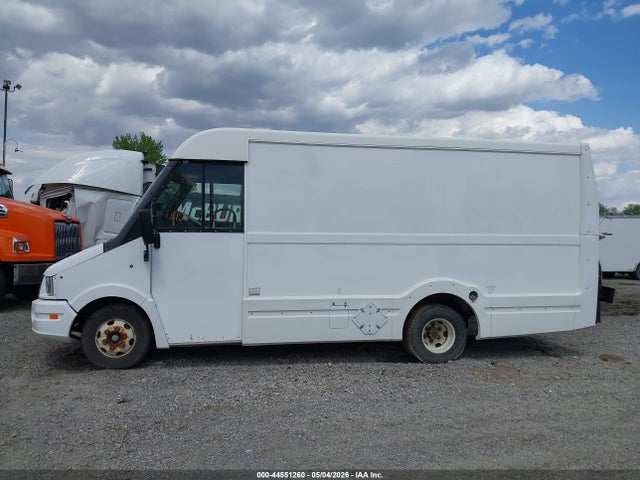 Isuzu Commercial Van