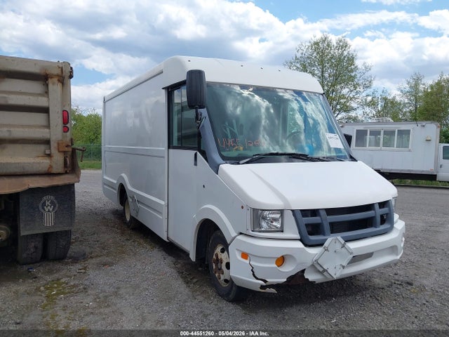 Salvage Isuzu Commercial Van Image