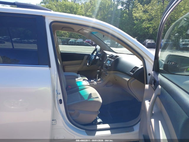 Toyota Highlander Base Plus V6