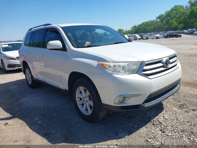 Salvage Toyota Highlander Image