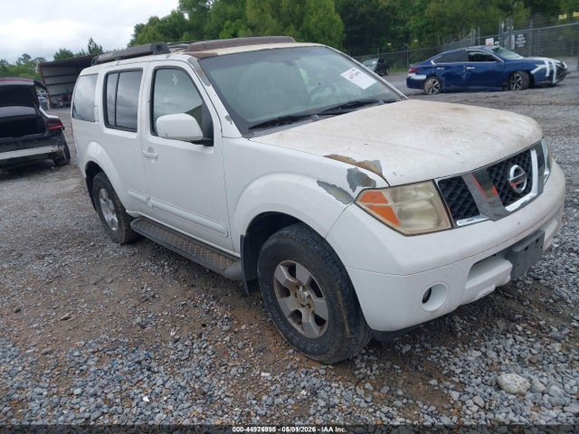Salvage Nissan Pathfinder Image