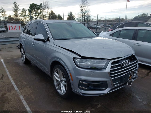 Salvage Audi Q7 Image