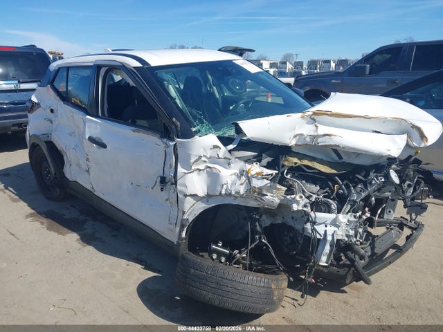Salvage Nissan Kicks Image