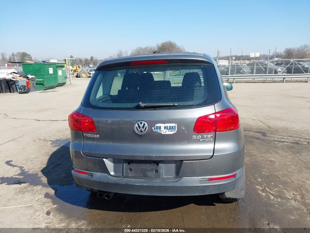 Volkswagen Tiguan S