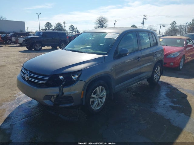 Volkswagen Tiguan S
