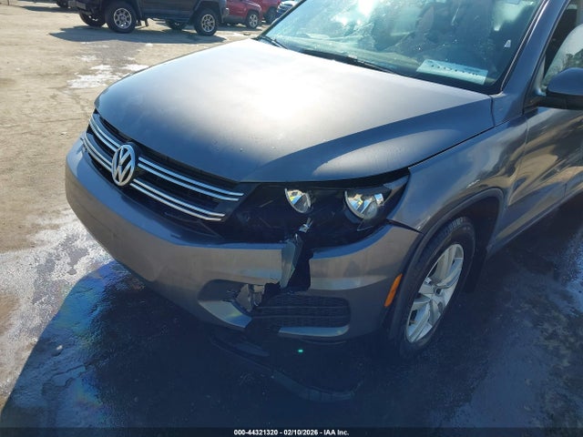 Volkswagen Tiguan S