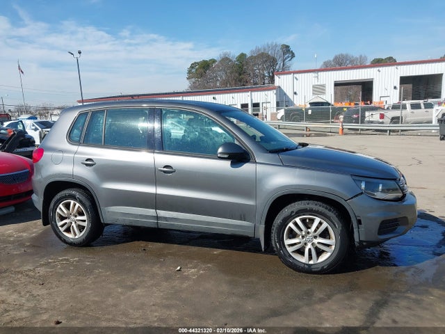 Volkswagen Tiguan S