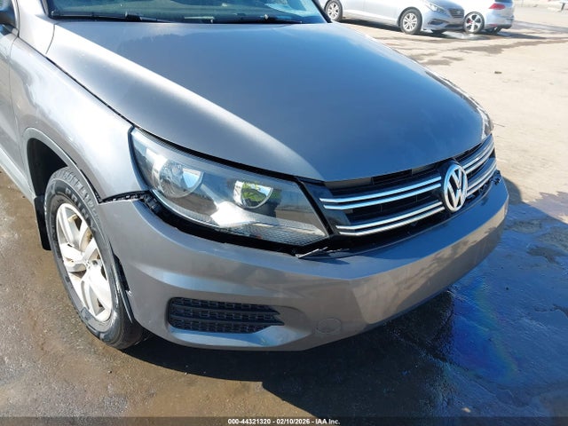 Volkswagen Tiguan S
