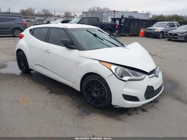 Salvage Hyundai VELOSTER Image
