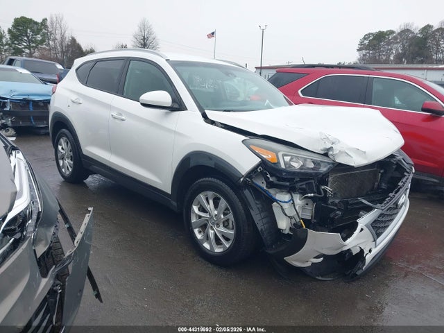 Salvage Hyundai TUCSON Image