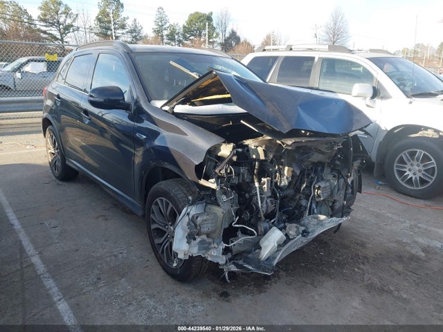 Salvage Mitsubishi Outlander Image