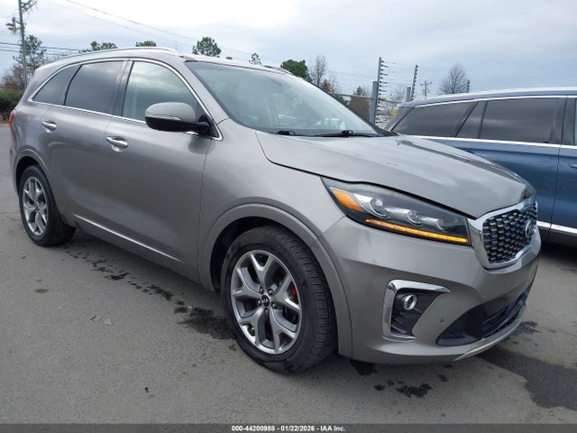 Salvage Kia Sorento Image