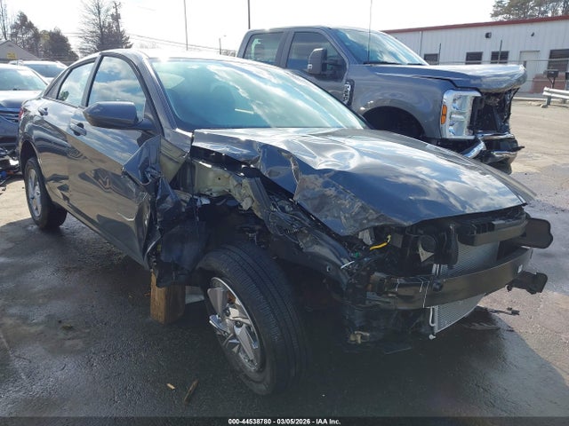 Salvage Hyundai ELANTRA Image