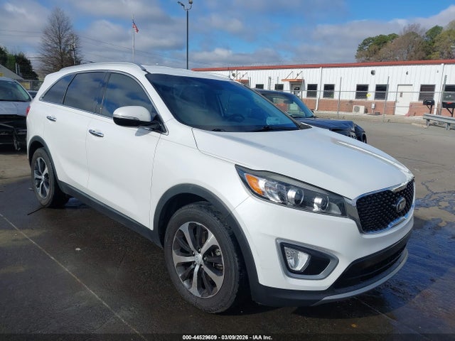 Salvage Kia Sorento Image