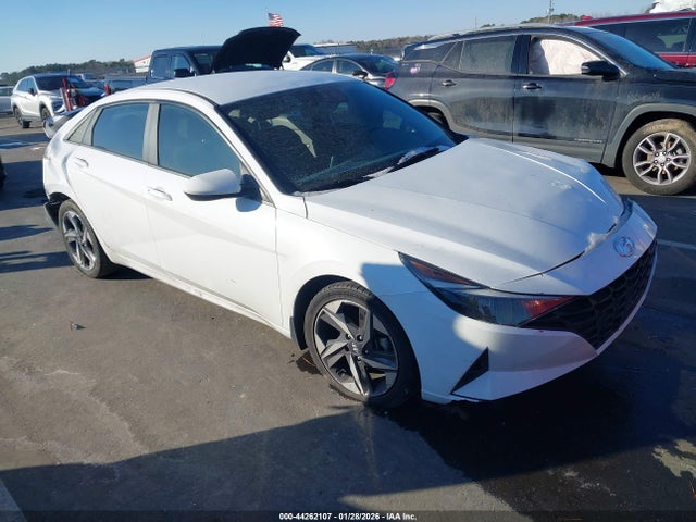 Salvage Hyundai ELANTRA Image