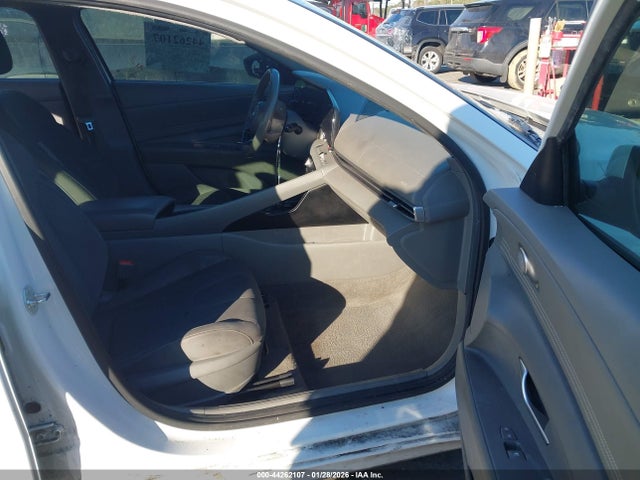 Hyundai ELANTRA Sel