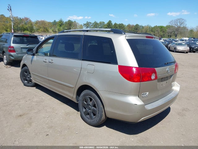 Toyota Sienna Le