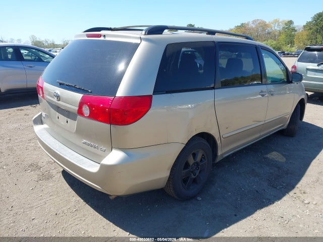 Toyota Sienna Le