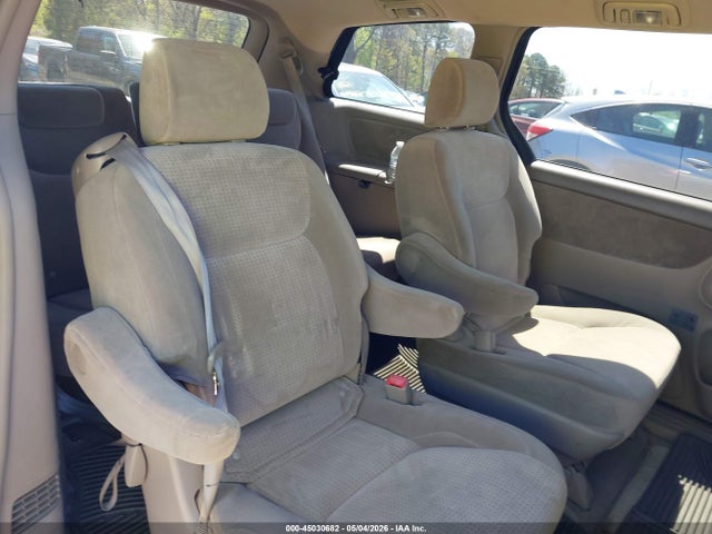 Toyota Sienna Le