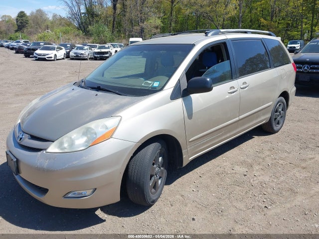 Toyota Sienna Le