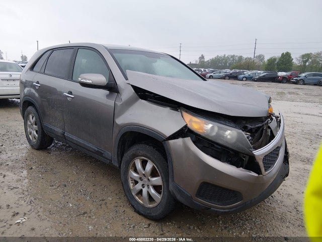 Salvage Kia Sorento Image