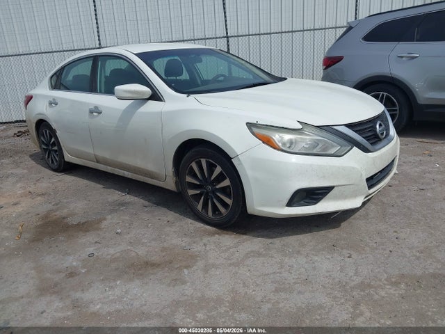 Salvage Nissan Altima Image