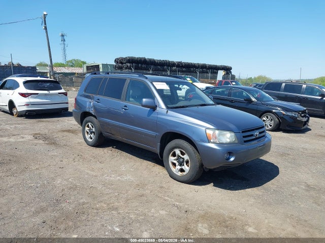 Salvage Toyota Highlander Image