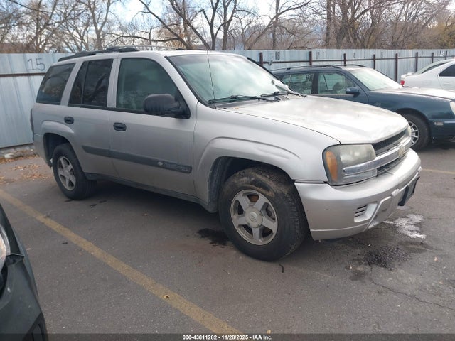 Salvage Chevrolet Trailblazer Image