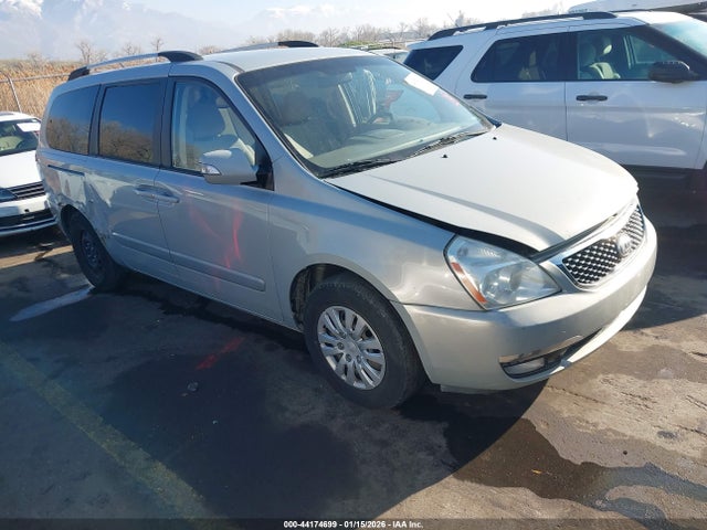 Salvage Kia Sedona Image