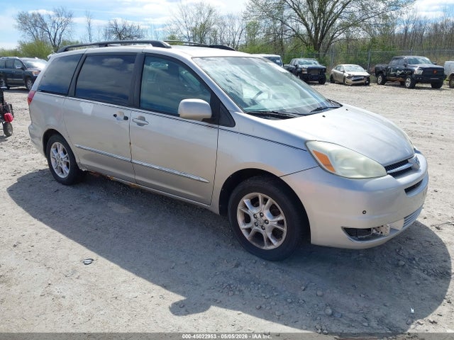 Salvage Toyota Sienna Image