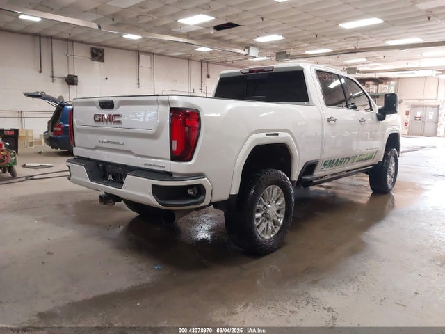 General Motors Sierra 2500HD 4wd  Standard Bed Denali
