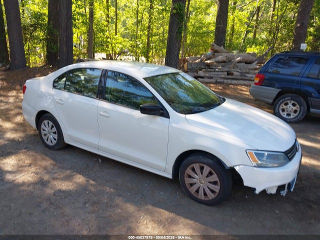 Salvage Volkswagen Jetta Image