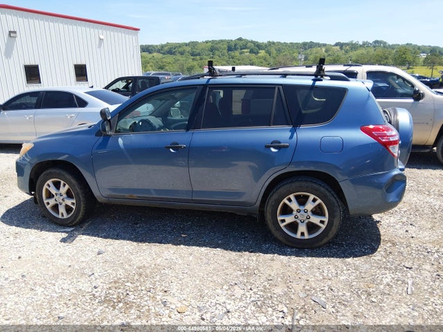 Toyota RAV4 Base V6