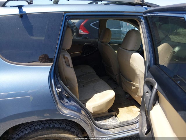 Toyota RAV4 Base V6