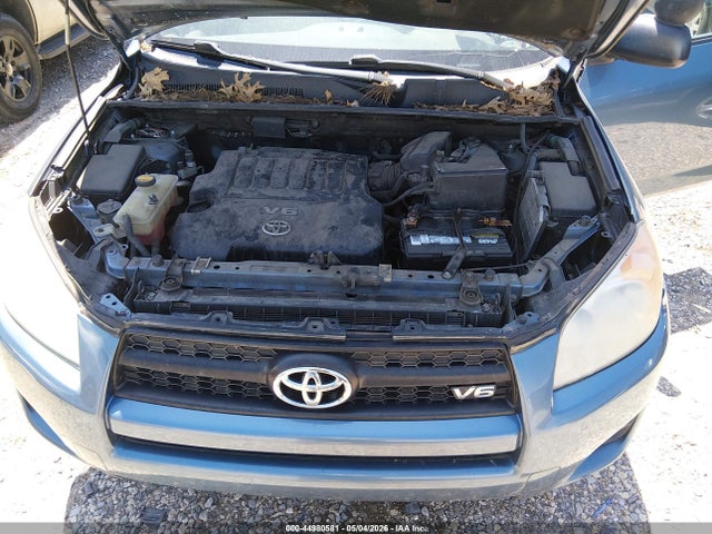 Toyota RAV4 Base V6