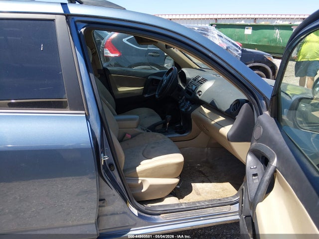Toyota RAV4 Base V6
