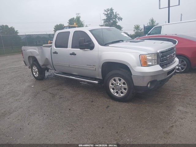 Salvage GMC Sierra 2500 Image