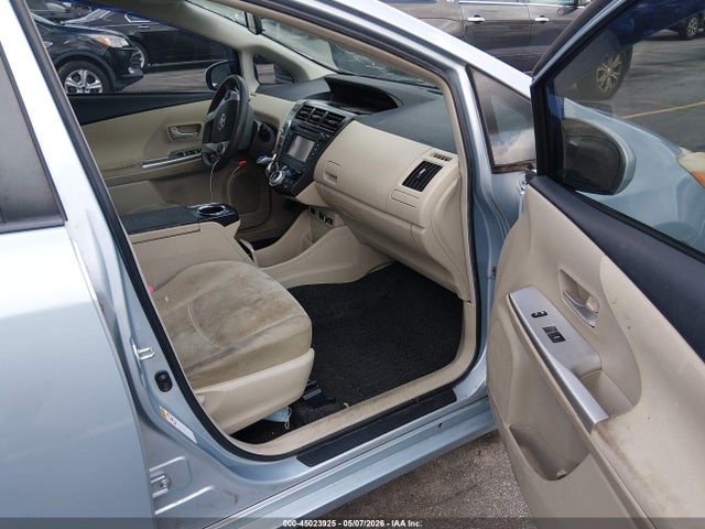 Toyota Prius v Two