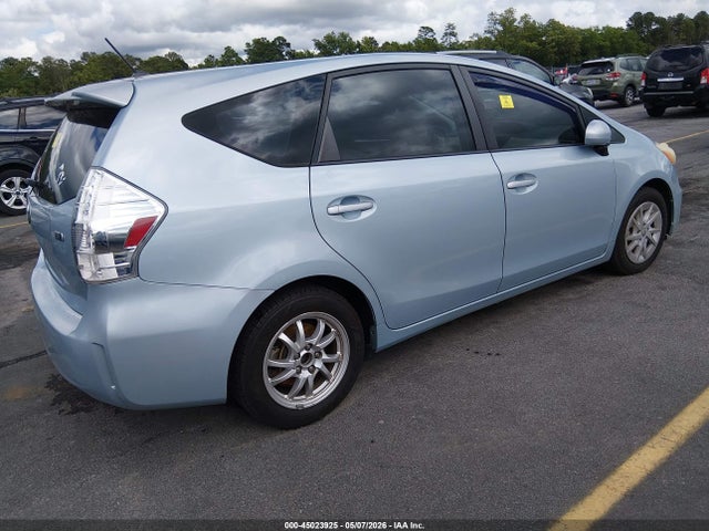 Toyota Prius v Two