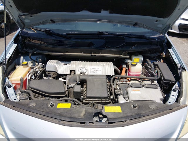 Toyota Prius v Two
