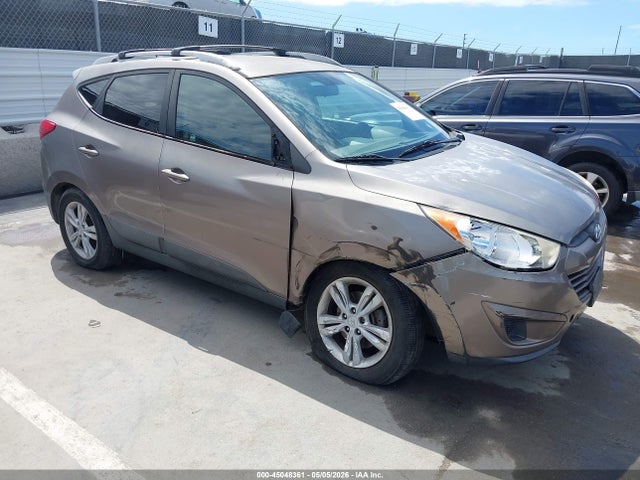Salvage Hyundai TUCSON Image