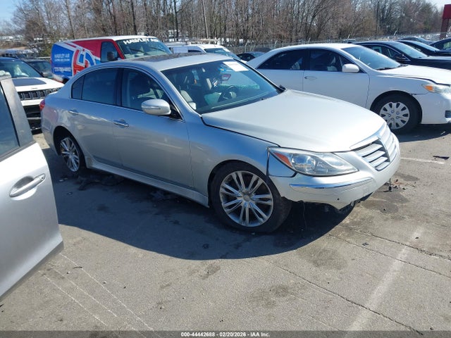 Salvage Hyundai Genesis Image