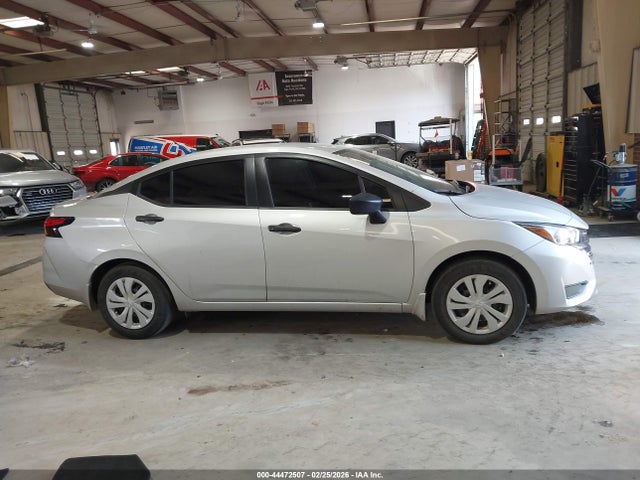Nissan Versa 1.6 S