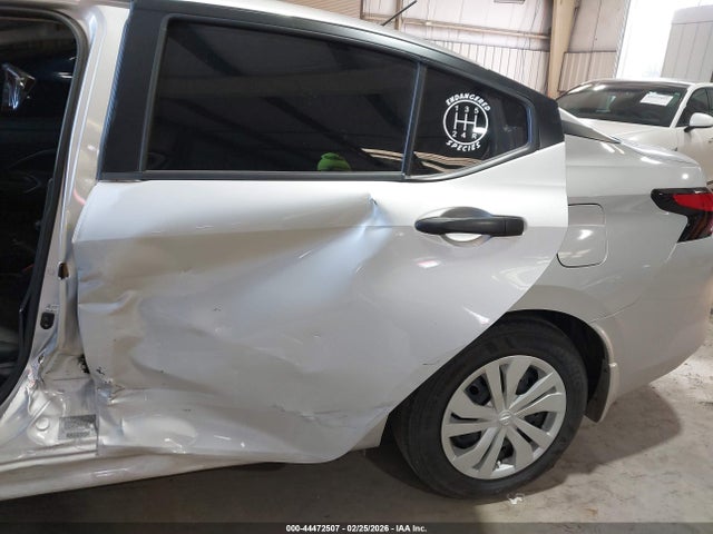 Nissan Versa 1.6 S
