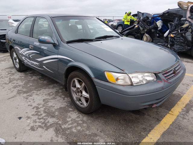 Salvage Toyota Camry Image