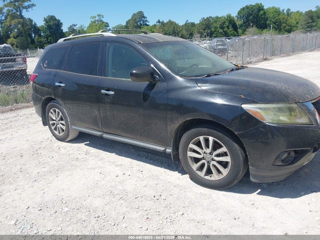 Salvage Nissan Pathfinder Image