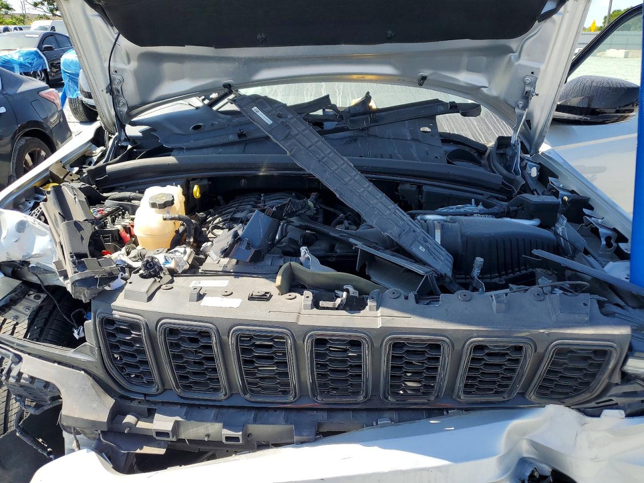 Jeep Cherokee L Laredo